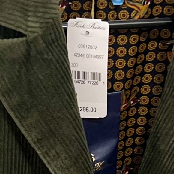 Exceptional tailoring and heritage style define luxuriously soft cord blazer. - Picture 5 of 5